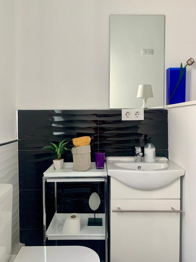 Alquilo Habitacion Individual Con Aseo Privado Solo Chicas, Only Girls Valencia Exterior photo